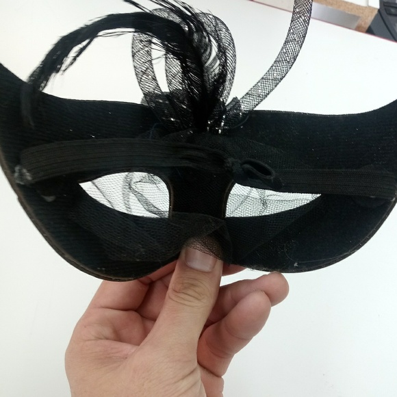 👁 Vintage Styled Veiled Masquerade Mask - Picture 5 of 6
